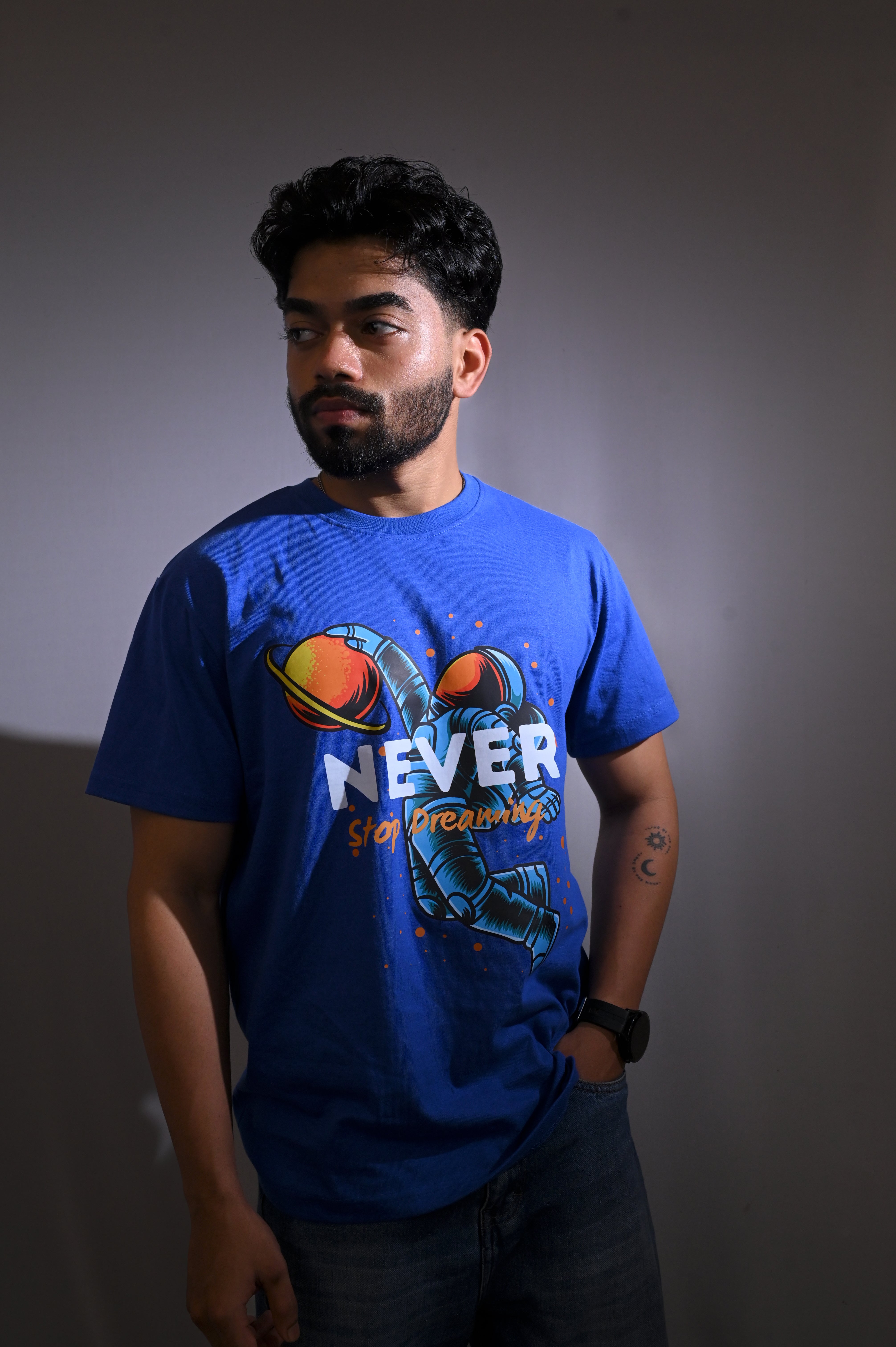 NEVER STOP:DREAMING : Classic Fit T-Shirts